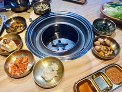 十道正宗韩国小菜-金顺韩式烤肉·网红烤肉店(广利路店)