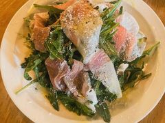 芝麻菜沙拉配风干火腿-羽深肉铺 Steak & Wine