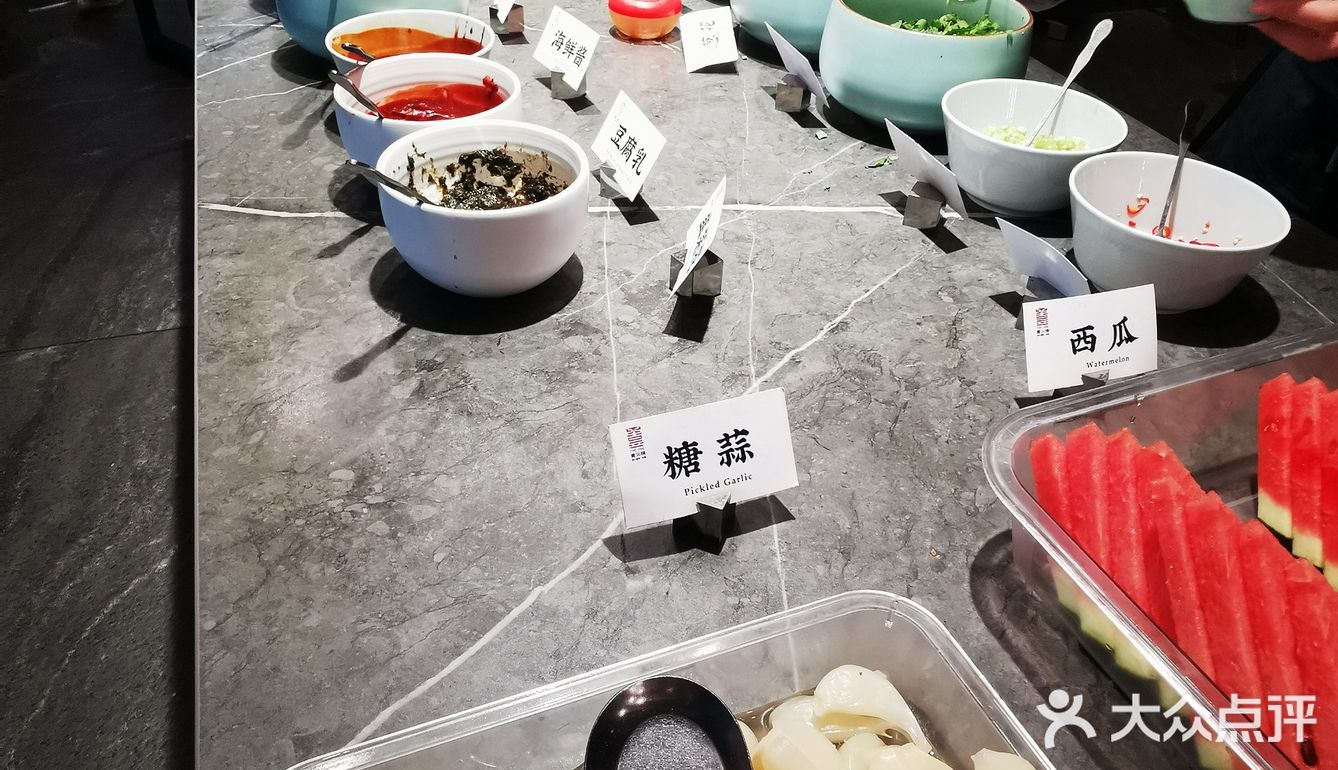 w酒店下沉广场有一家风格高级的火锅店 很适合跟闺蜜