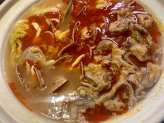 番茄酸汤牛肉煮大蚬-炳胜品味(海印总店)