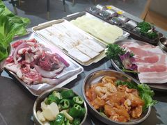 -围炉肉舍•炭烤活鳗•丹东海鲜烤肉(步行街店)