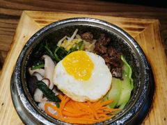 牛肉拌饭-明洞阿姨·韩式酱蟹烤肉·创意料理(三元桥店)