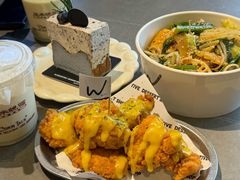 -W COLLECTIVE  DESSERT SHOP