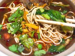 -爆炸头阿姨小四川正宗川味小吃(无任何分店)