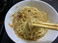 -松树干拌面店