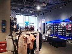 -阿迪达斯(武林银泰三叶草店)