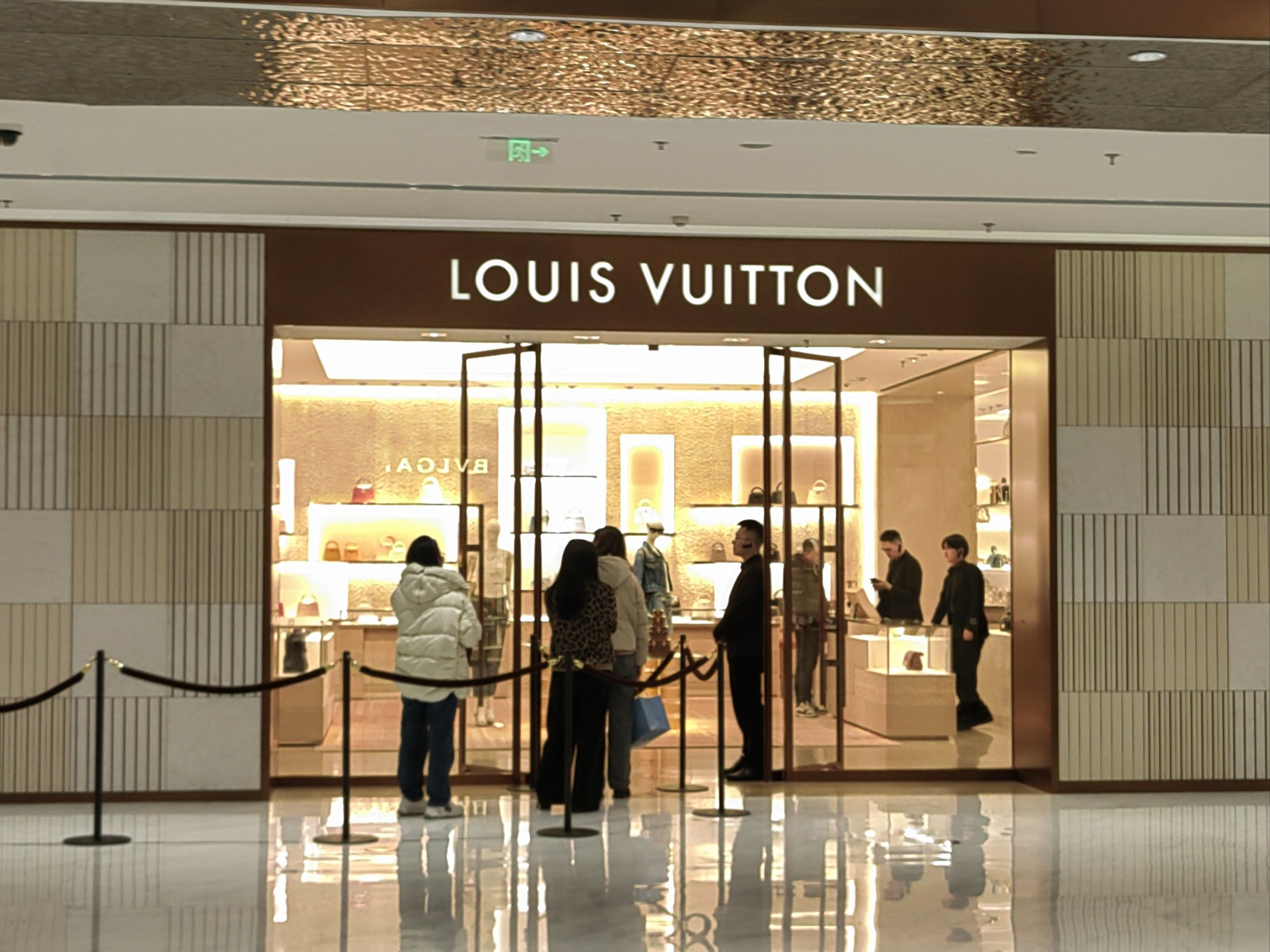 不懂就问,lv在防谁