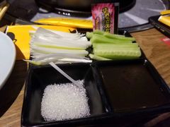-三人行骨头王火锅(长寿店)