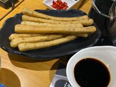 茴香小油条-洪氏嗨捞·广东猪肚鸡·椰子鸡火锅(西咸万象城店)