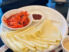 酸萝卜炒牛肉配饼-玛禄藏膳(五分店)