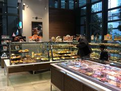 面包甜点陈列柜-巴黎贝甜(常德路店)