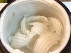 -志龙皇冠吃货椰子铺