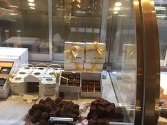 面包甜点陈列柜-Awfully Chocolate(来福士广场店)