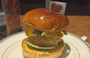 Spicy Tartar Moss-Flavored Fried Fish Burger