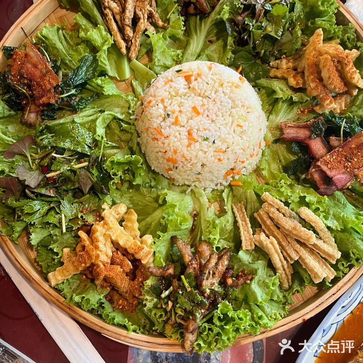 终于吃到了心心念念的手抓饭！来丽江古城一定要去