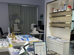 -视野联行眼镜•蔡司•依视路(温江店)