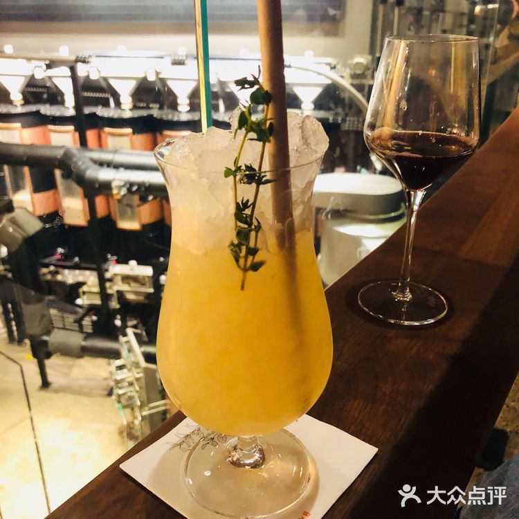 这家星巴克真的是需要用逛的，来形容