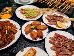 -何妹湿辣牛肉·粤式烧烤砂煲(桂雅路店)