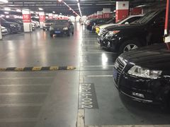 -虹桥火车站-停车场