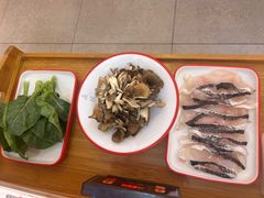 -毛辣果·贵州红酸汤牛肉火锅(西单店)