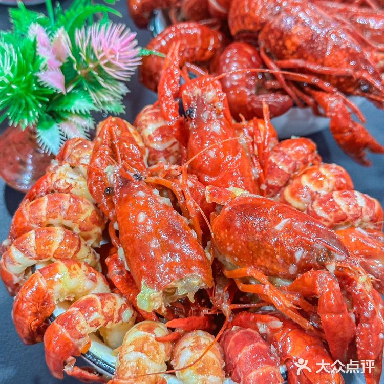 🔥段氏龙虾·大连路店夜宵新宠，美味不容错过！🦞