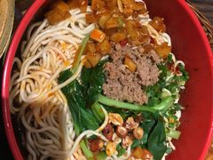 成都担担面-爆炸头阿姨小四川正宗川味小吃(无任何分店)