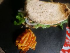 -HIGH FIVE哈福手工汉堡(桂林路店)