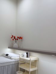 -苗方清颜专业祛痘·皮肤管理