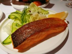 周末早午餐香煎新西兰三文鱼-壳里西餐厅Coquille Seafood Bistro(蒙自路店)