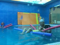 -蓝鲸奇亲子游泳俱乐部