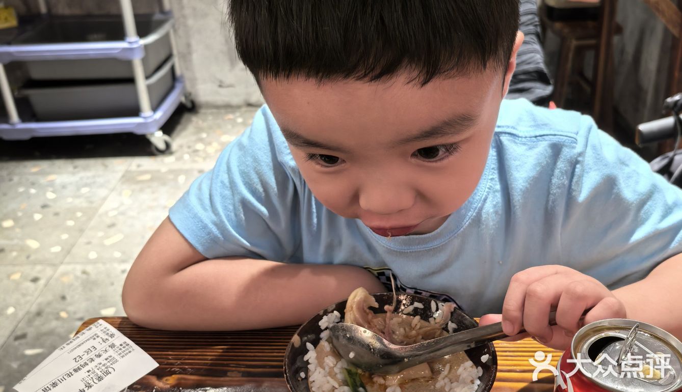 蘸料超级好吃，感觉粘塑料都好吃