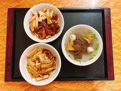 -松树干拌面店