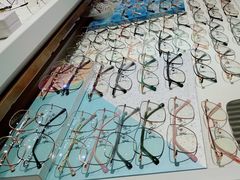 -宏宇眼镜蔡司依视路折扣店(兆佳眼镜城店)