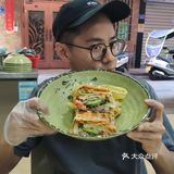我被这鲜艳夺目的集美粉带回清迈街头的五味杂陈