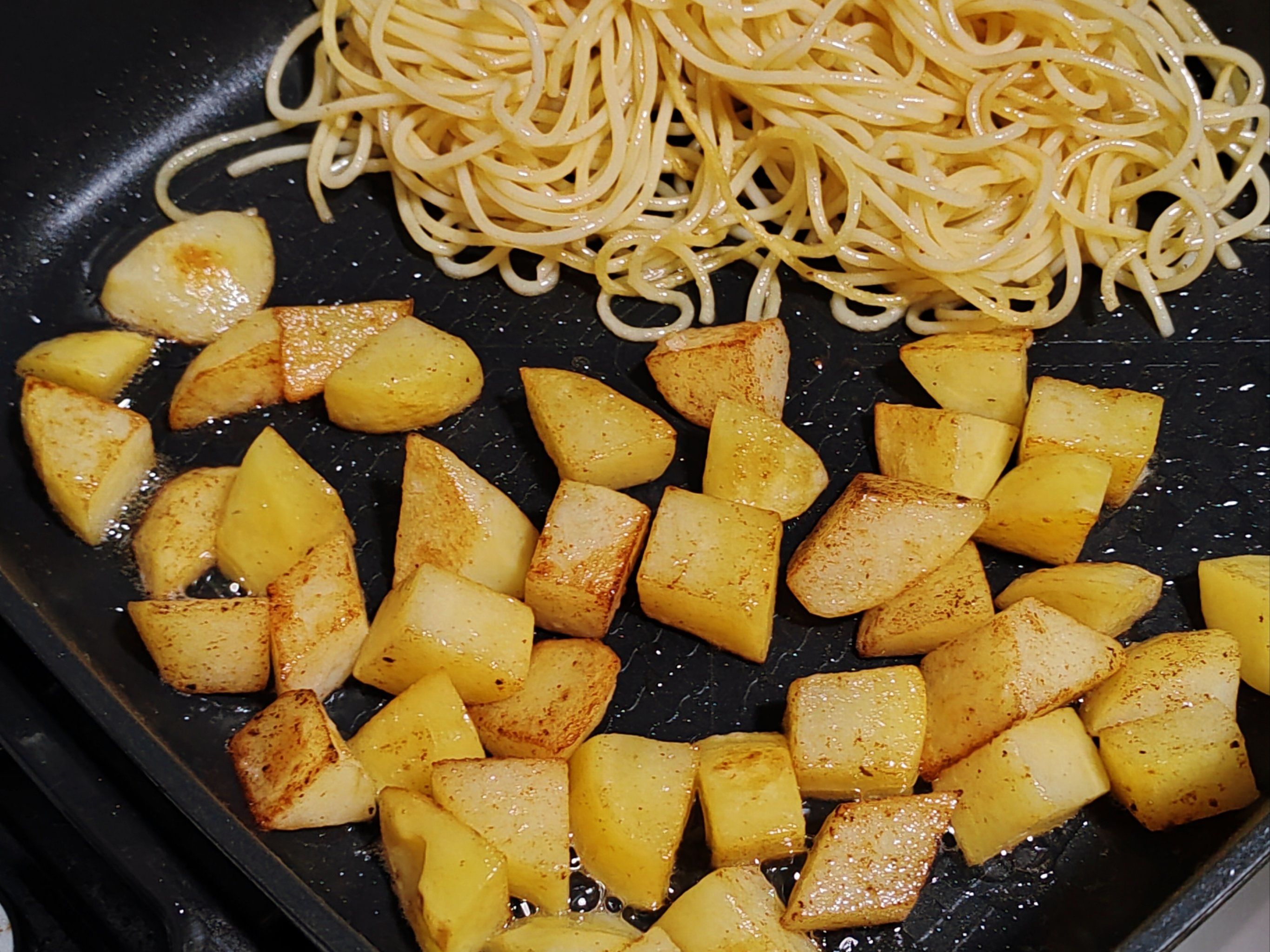 难得偶尔下厨[爱吃]
93菜单——
小战斧羊排09:盐 黑胡椒粒