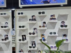-MiRi眼镜·蔡司·星趣控·尼康控优点视觉合作店(南京东路店)