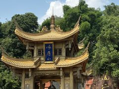 -峨眉山报国寺
