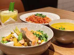 煎三文鱼牛油果色拉-Wagas沃歌斯(五道口购物中心店)