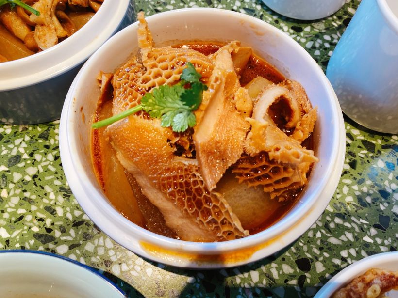 「卤鸡肚」 觉得当天很好吃. 「酥肉条」 都是瘦肉做的,味道挺好的.