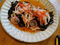 阿拉斯加蟹肉配海胆酱墨鱼汁意面-CHILLAX轻乐时(侨建·Hi City店)