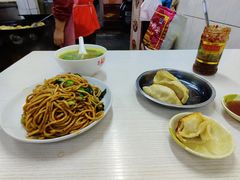 -黄阿姨锅贴大王(万航渡路店)