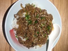 洋葱烧牛肉饭-初居食屋日式料理(万象城购物中心店)