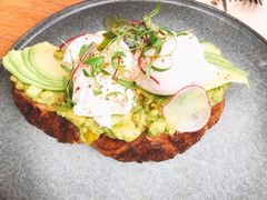 牛油果温泉蛋吐司-O'mills Sourdough Bakery&Bistro(永嘉路店)