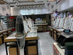 -美式眼镜·授权蔡司.依视路.尼康.豪雅.明月(人民广场店)