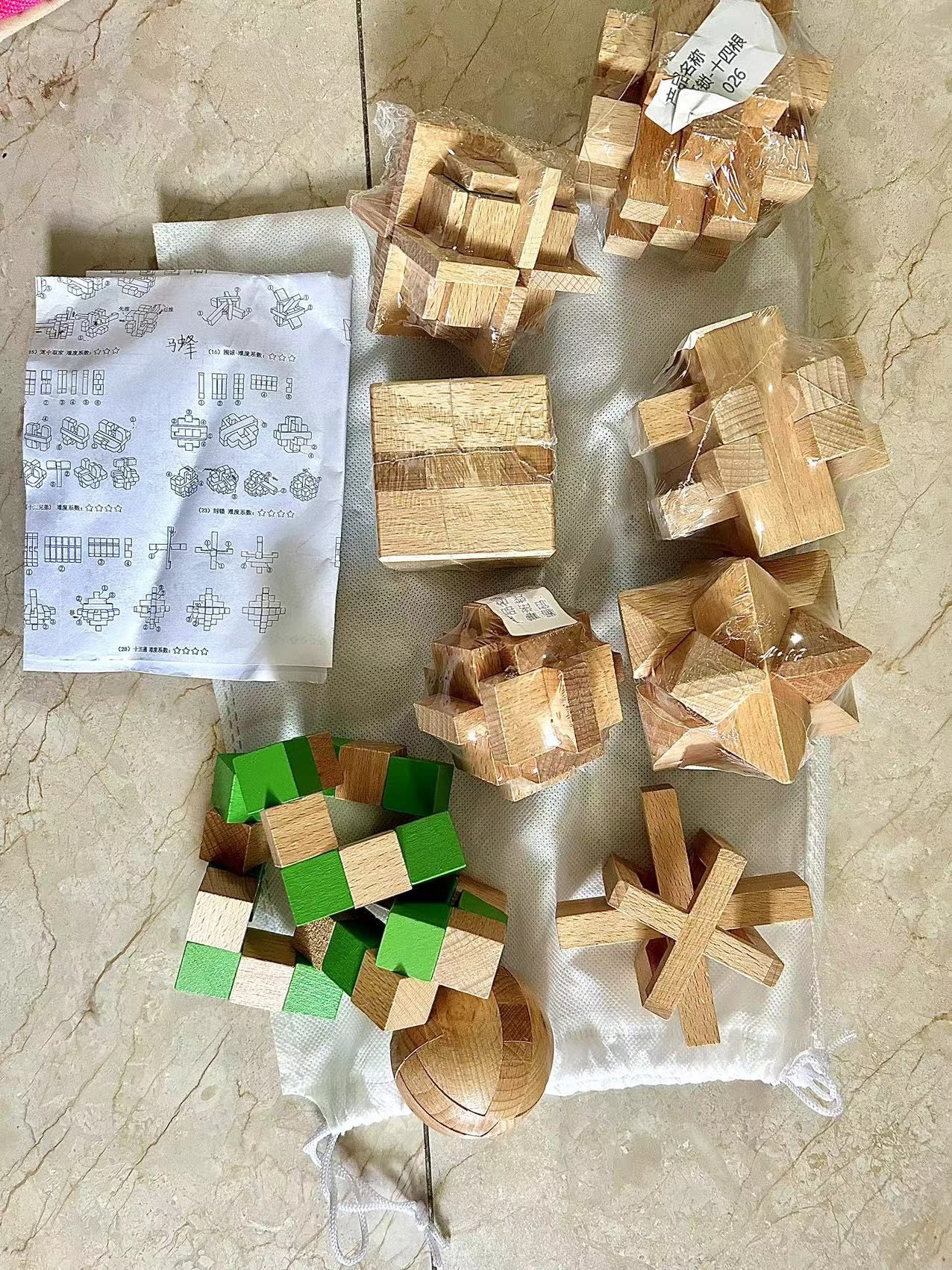 鲁班锁,民间也称作孔明锁,八卦锁.鲁班锁类玩具比较多