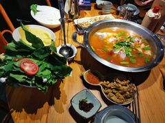 -野山舂·贵州现舂酸汤火锅(鸿通城店)