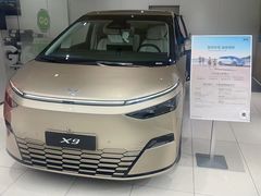 -小鹏汽车(上海静安大融城店)