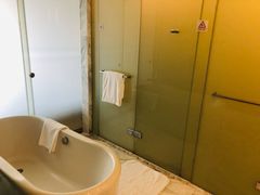 -上海滴水湖皇冠假日酒店
