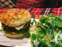 美式牛肉汉堡拼盘-花蓬咖啡(阳光经典店)
