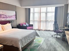 -深圳宝安体育馆希尔顿欢朋酒店